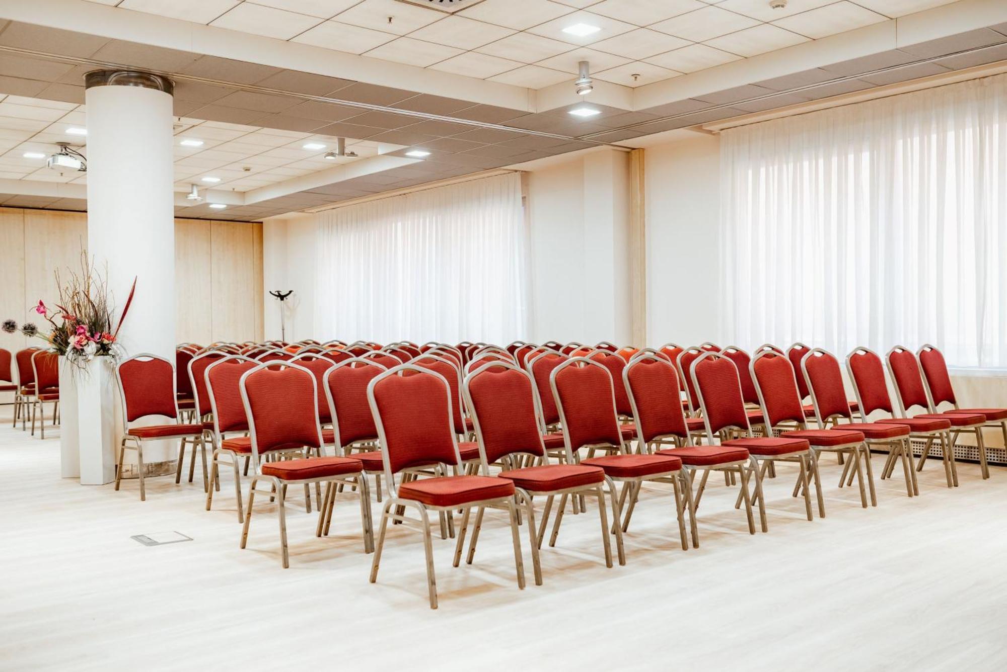 Holiday Inn Belgrade By Ihg Exterior photo