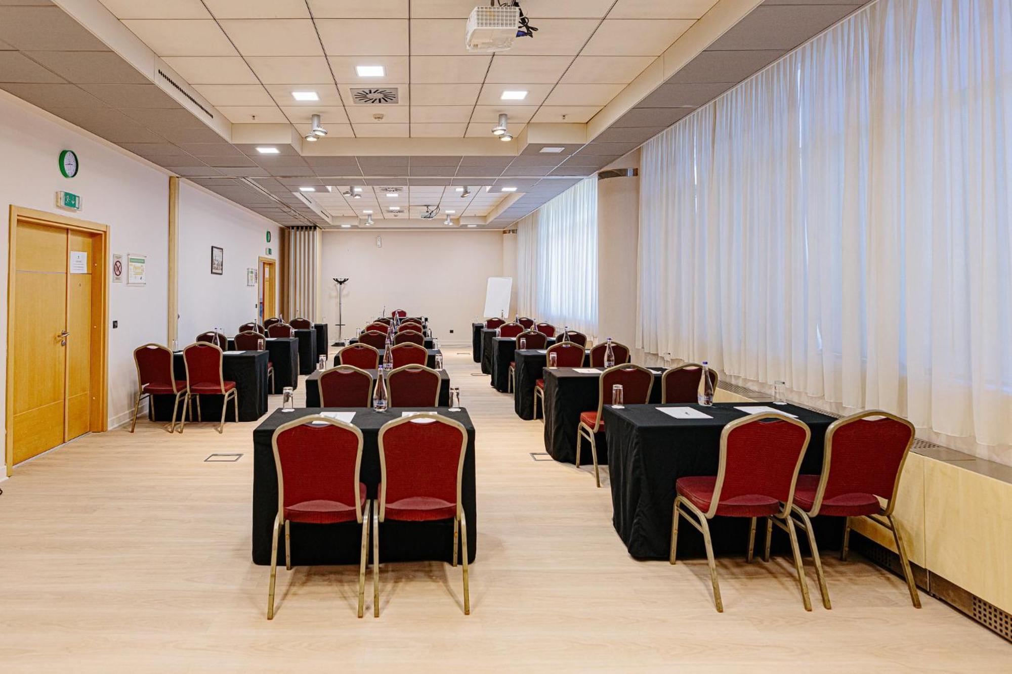 Holiday Inn Belgrade By Ihg Exterior photo