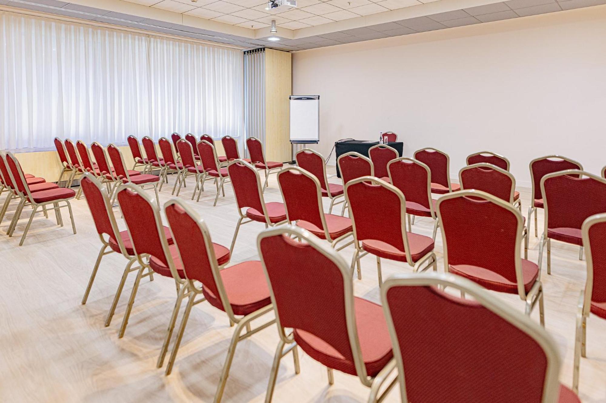 Holiday Inn Belgrade By Ihg Exterior photo