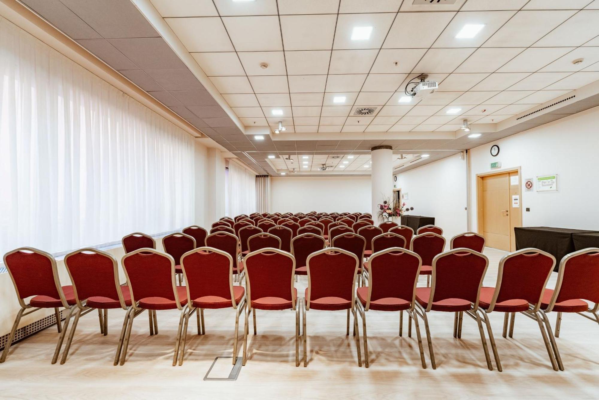 Holiday Inn Belgrade By Ihg Exterior photo
