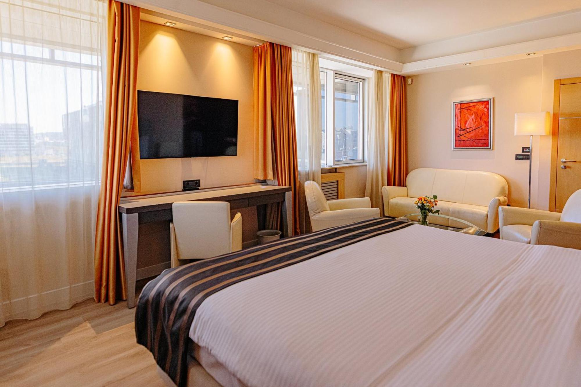Holiday Inn Belgrade By Ihg Exterior photo