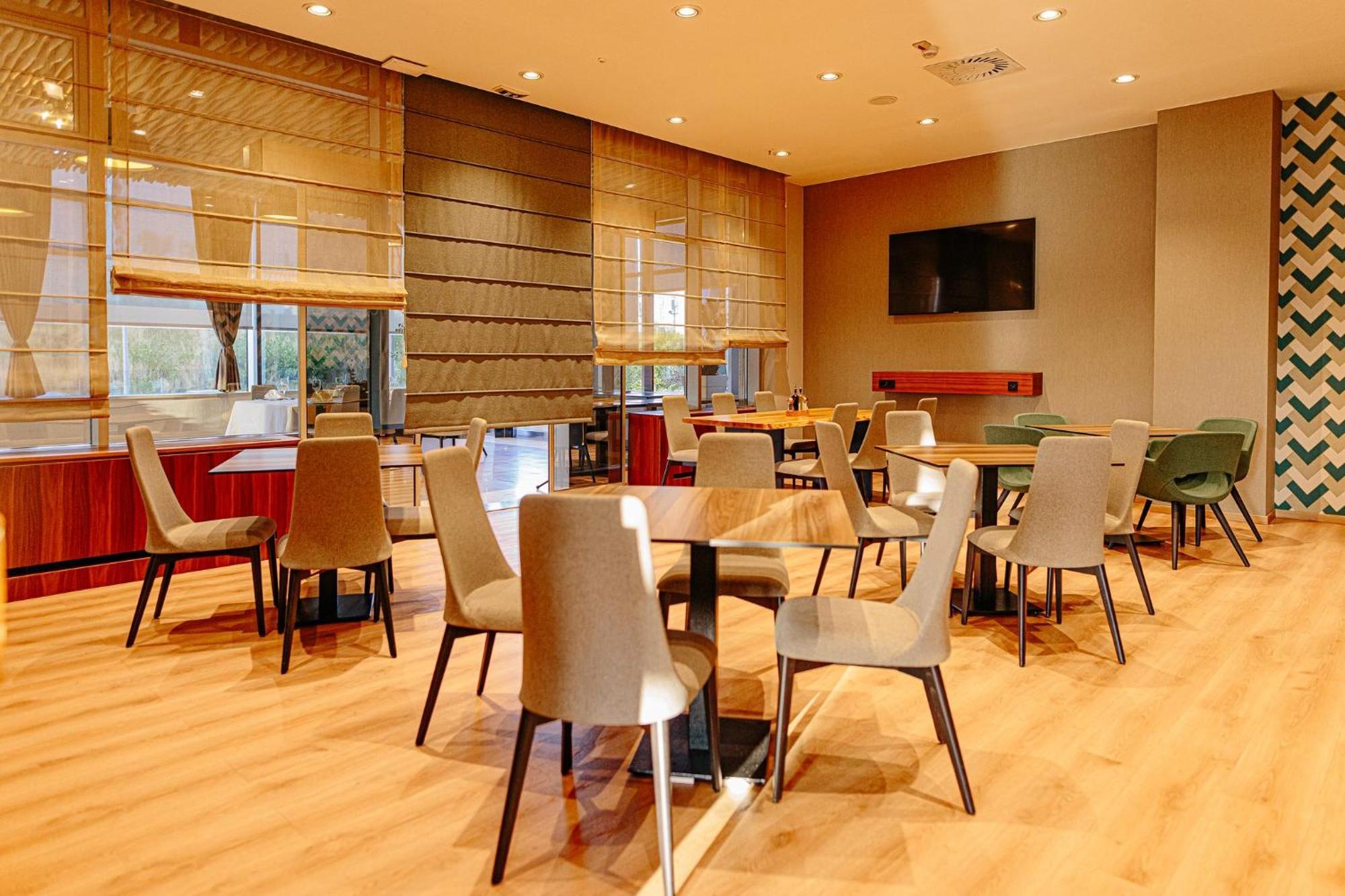 Holiday Inn Belgrade By Ihg Exterior photo