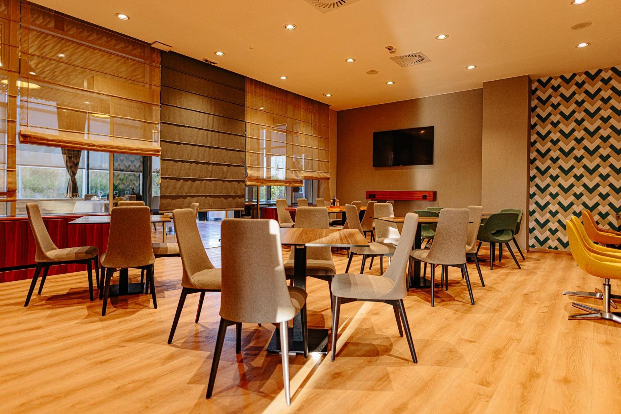 Holiday Inn Belgrade By Ihg Exterior photo