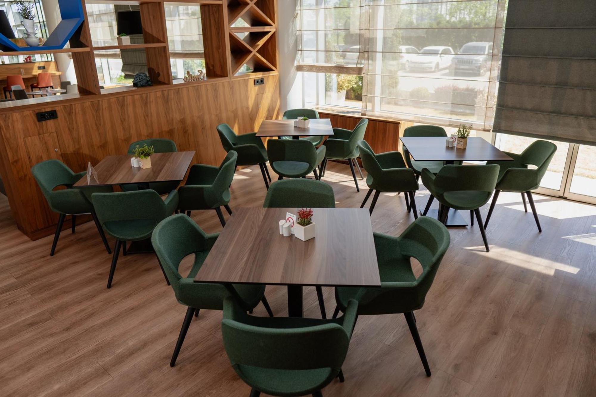 Holiday Inn Belgrade By Ihg Exterior photo